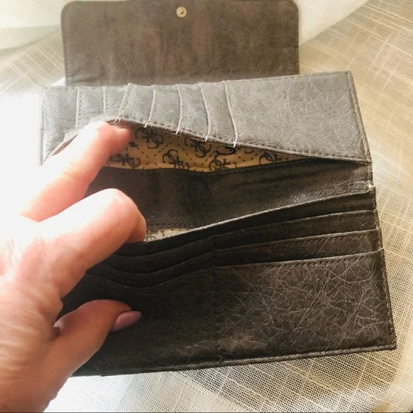 💜3/$30 Guess Wallet with logo - Picture 7 of 12